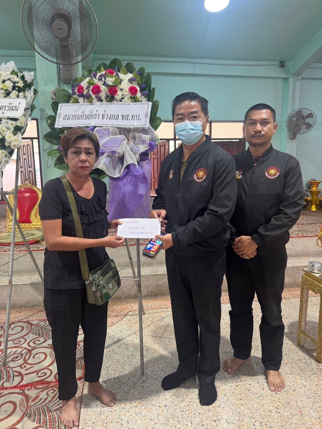  วันที่ 27 มิถุนายน 2568 เวลา 16:00 น ที่วัด เกตุประภา อำเภอลำลูกกา ปทุมธานี ว่าที่ ร.ต.ฐาพล สาติยะ(A.T.E.18) ว่าที่นายกสมาคมศิษย์เก่าช่างกล ขส.ทบ.   เป็นตัวแทนสมาคมศิษย์เก่าฯ ได้มาร่วมงานรดน้ำศพ นาย พิสิษฐ์ วิเศษหอม(กี้ A.T.E.20) ได้เสียชีวิต เมื่อวันที่ 26 มิถุนายน 2568 ขอให้น้องไปสู่สัมปรายภพ ภพภูมิที่ดีด้วยครับ
