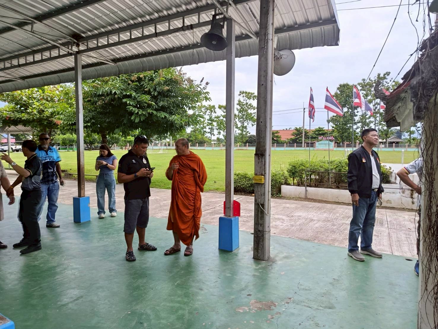 วันที่ 1 ก.ค.68 ชมรมจิตอาสาศิษย์วัดอรุณราชวราราม ลูกมาตุลี/ศิษย์เก่าช่างกล ขส.ทบ. นำโดย ท่านพระครูอรุณธีรานุวัตร (A.T.E.22) พร้อมด้วย ว่าที่ ร.ต.ฐาพล สาติยะ ว่าที่นายกสมาคมศิษย์เก่าช่างกล ขส.ทบ. (A.T.E.18) เดินทางมายัง รร.บ้านผึ้ง ต.แม่หอพระ อ.แม่แตง จ.เชียงใหม่ เพื่อประชุมปรึกษาหารือกับคณะกรรมการสถานศึกษา ในการดำเนินกิจกรรมค่ายจิตอาสา ประจำปี 68อนึ่ง กิจกรรมค่ายจิตอาสาฯ จะดำเนินกิจกรรม ในวันที่ 5-7 ธ.ค.68 - 4