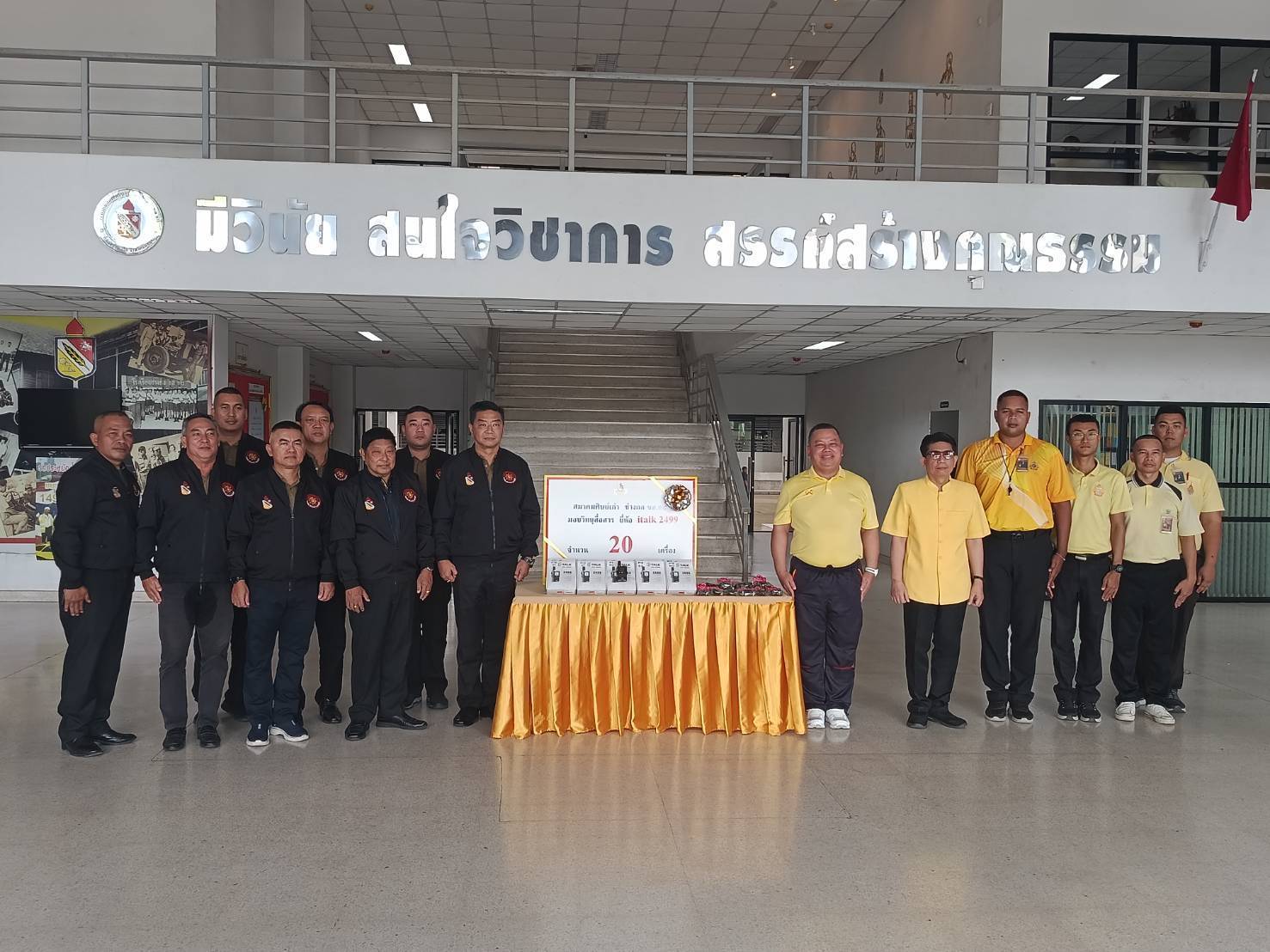 วันที่ 9 กรกฎาคม 2568 เวลา 14:00 น ที่ รร.ทบอ.ช่างกล ขส.ทบ.ว่าที่ ร.ต.ฐาพล สาติยะ ว่าที่นายกสมาคมศิษย์เก่าช่างกล ขส.ทบ.พร้อมด้วยคณะกรรมการ ได้ส่งมอบวิทยุสื่อสาร ยี่ห้อ ITALK 2499 (ใส่ซิมไม่จำกัดระยะทาง) จำนวน 20 เครื่อง ให้โรงเรียนไว้เพื่อใช้ในกิจการ - 6