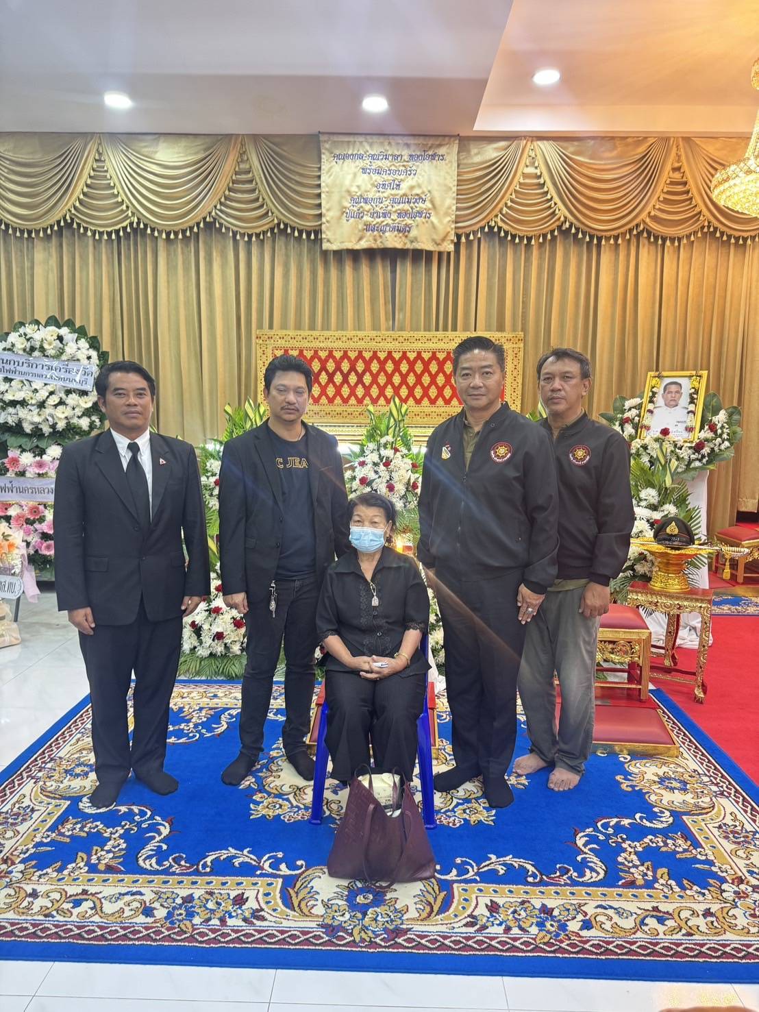14 กรกฎาคม 2568 เวลา 18:30 น. วัดสมรโกฏิ อ.เมือง จ.นนทบุรี ว่าที่ ร.ต.ฐาพล สาติยะ ATE.18 ว่าที่นายกสมาคมศิษย์เก่าช่างกล ขส.ทบ. นายจักราวุธ บุรมย์ ATE.22 ว่าที่ เลขาฯ สท.สุทธินันท์ รักษาภาค ATE.24 ได้มาร่วมฟังสวดพระอภิธรรมศพ ร.ต.บุญทัต รุ่งเรือง ซึ่งเป็นบิดา ของนายจักรพงษ์ รุ่งเรือง ATE.26 กรรมการสมาคมศิษย์เก่าช่างกล ขส.ทบ.(ชุดปัจจุบัน) "พี่น้องไม่ทิ้งกัน - 4