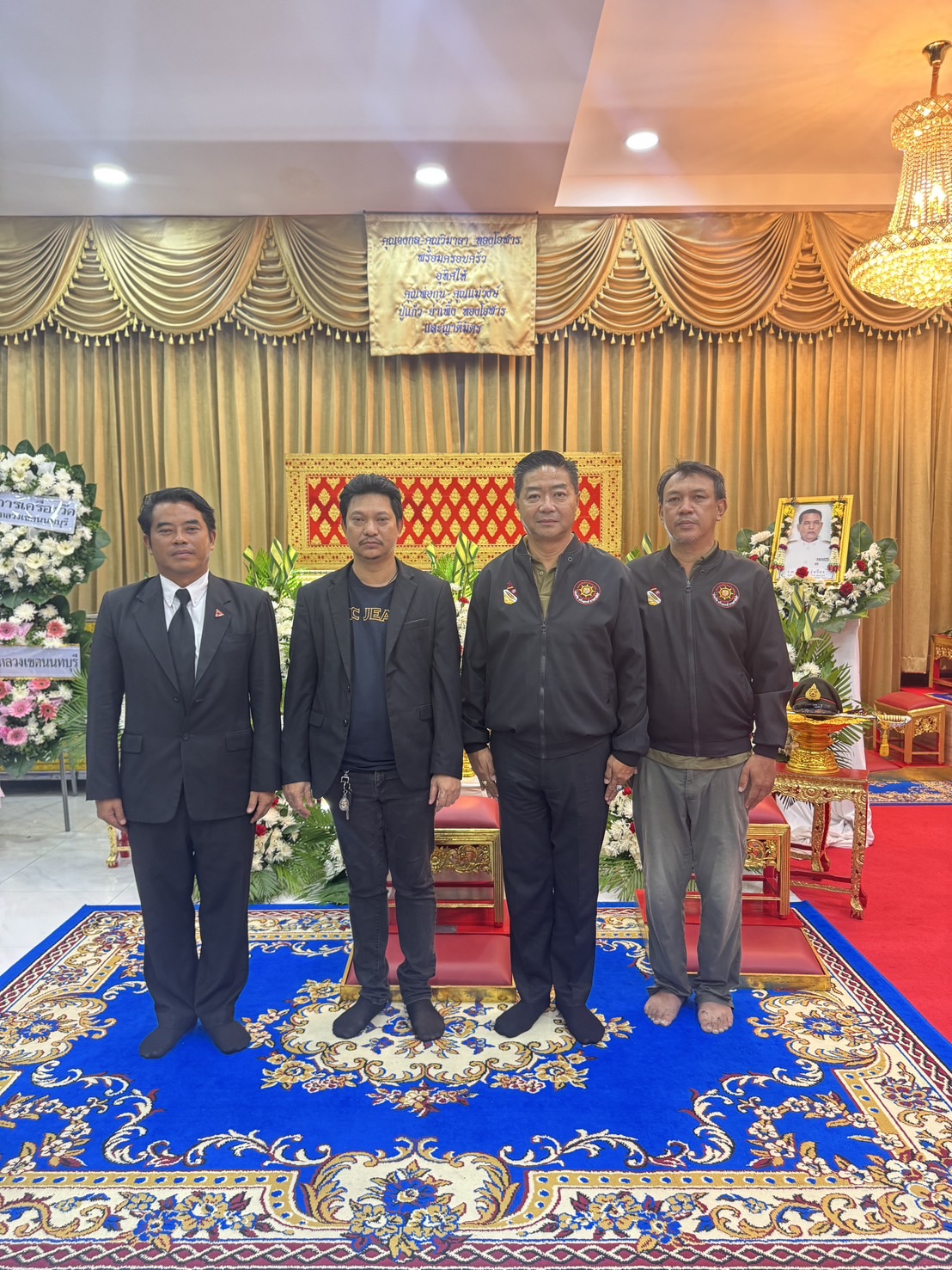 14 กรกฎาคม 2568 เวลา 18:30 น. วัดสมรโกฏิ อ.เมือง จ.นนทบุรี ว่าที่ ร.ต.ฐาพล สาติยะ ATE.18 ว่าที่นายกสมาคมศิษย์เก่าช่างกล ขส.ทบ. นายจักราวุธ บุรมย์ ATE.22 ว่าที่ เลขาฯ สท.สุทธินันท์ รักษาภาค ATE.24 ได้มาร่วมฟังสวดพระอภิธรรมศพ ร.ต.บุญทัต รุ่งเรือง ซึ่งเป็นบิดา ของนายจักรพงษ์ รุ่งเรือง ATE.26 กรรมการสมาคมศิษย์เก่าช่างกล ขส.ทบ.(ชุดปัจจุบัน) "พี่น้องไม่ทิ้งกัน - 5