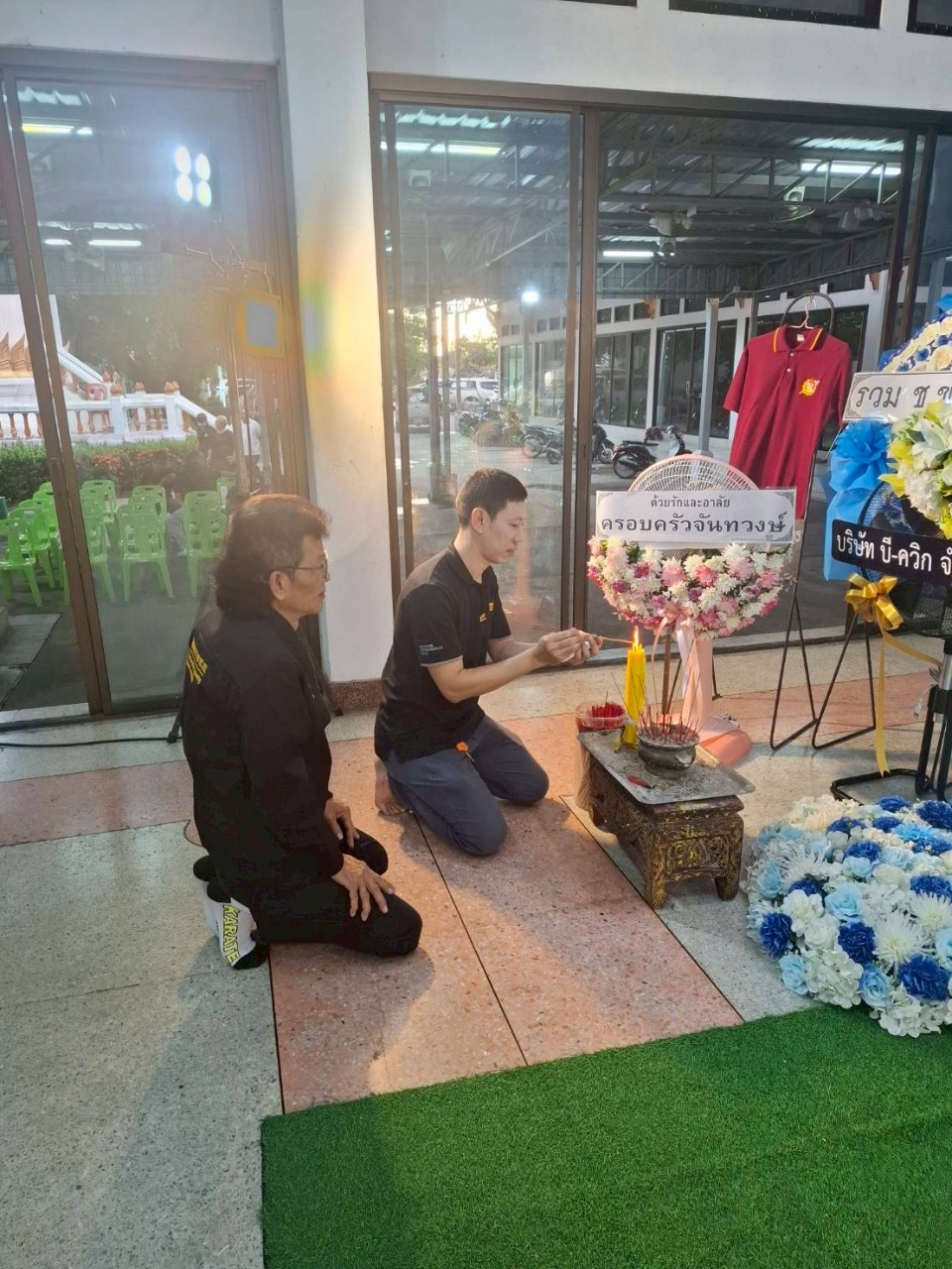2 มิถุนายน 2568 เวลา 18.30 น ที่วัดโพธิ์ทองบน อ.ปากเกร็ด นนทบุรี อาจารย์สุรชัย บุนนาค ว่าที่อุปนายกสมาคมศิษย์เก่าช่างกล ขส.ทบ. ท่านที่ 3 และ นายจักราวุธ บุรมย์ ว่าที่เลขานุการฯ เป็นตัวแทนสมาคมศิษย์เก่า ฯ ได้มาร่วมแสดงความเสียใจ และ ฟังสวดพระอภิธรรม นายวิชยุตม์ กิมใช้ อายุ 17 ปี A.T.E.58 - 2